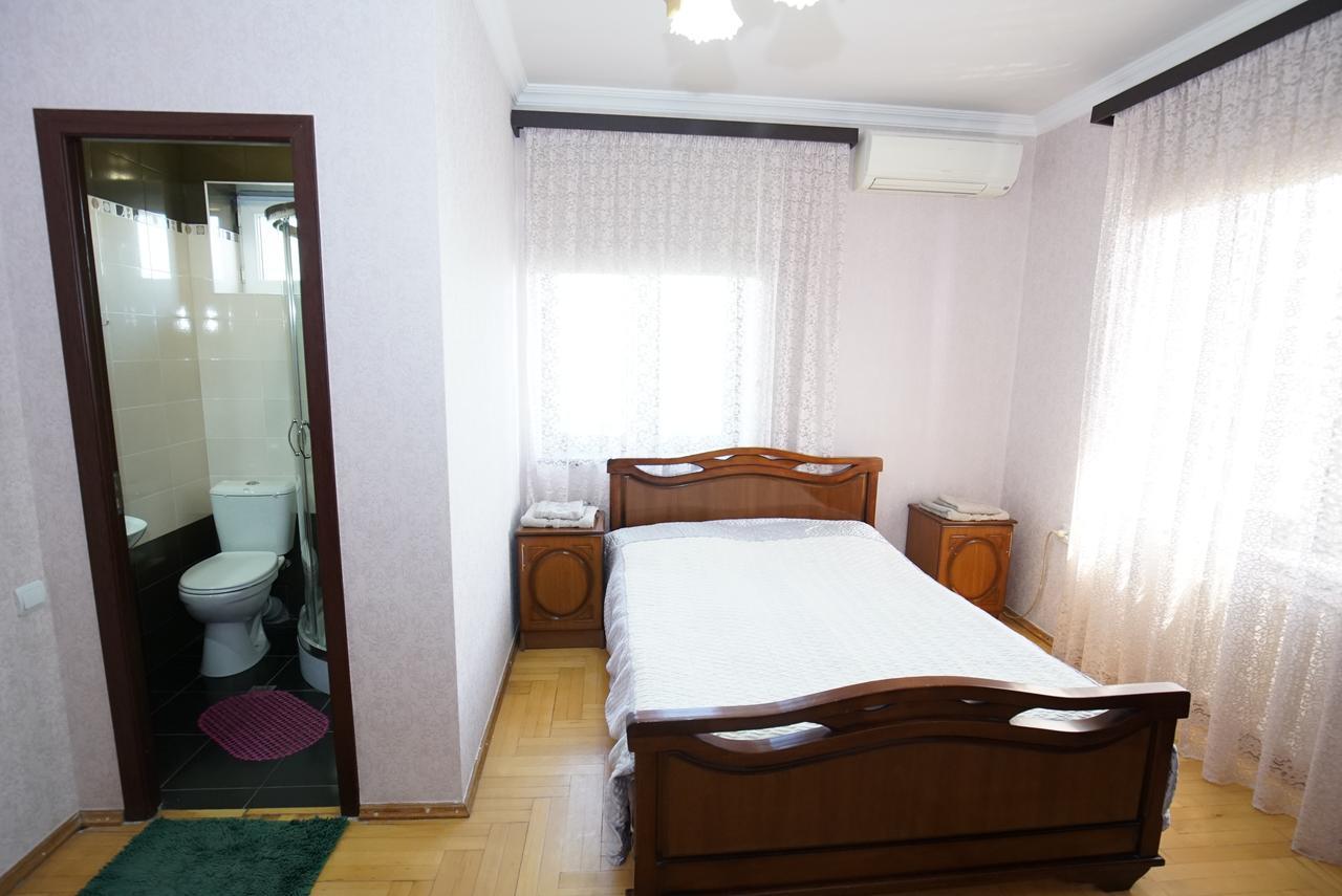 Nice House In The Heart Of The City เยเรวาน ภายนอก รูปภาพ