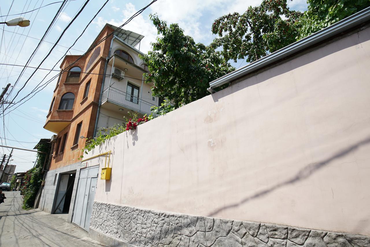 Nice House In The Heart Of The City เยเรวาน ภายนอก รูปภาพ