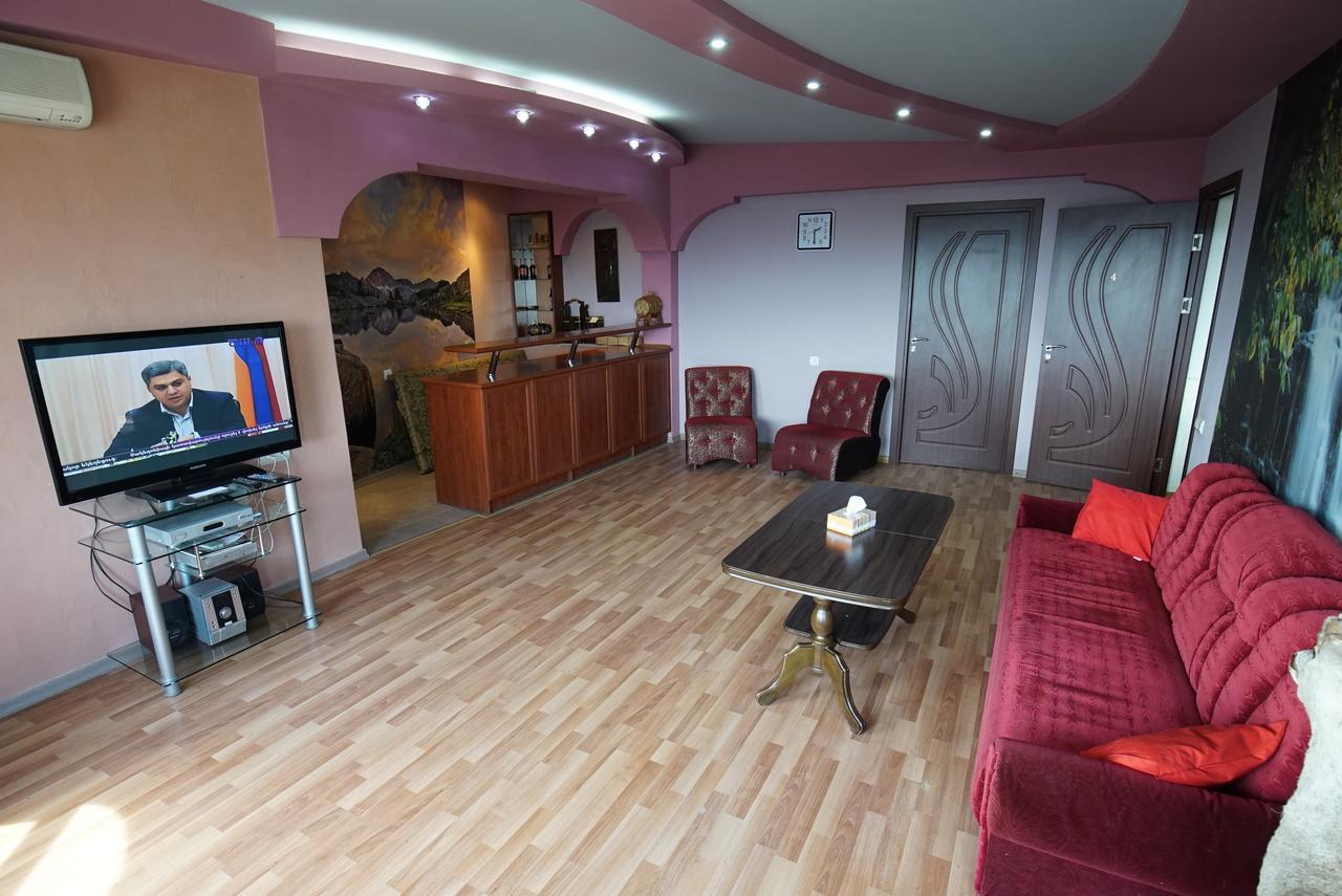 Nice House In The Heart Of The City เยเรวาน ภายนอก รูปภาพ