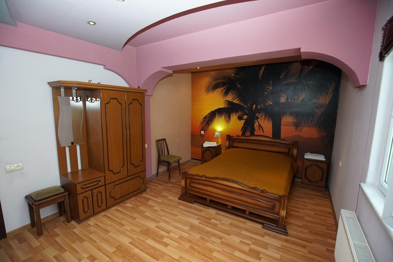 Nice House In The Heart Of The City เยเรวาน ภายนอก รูปภาพ