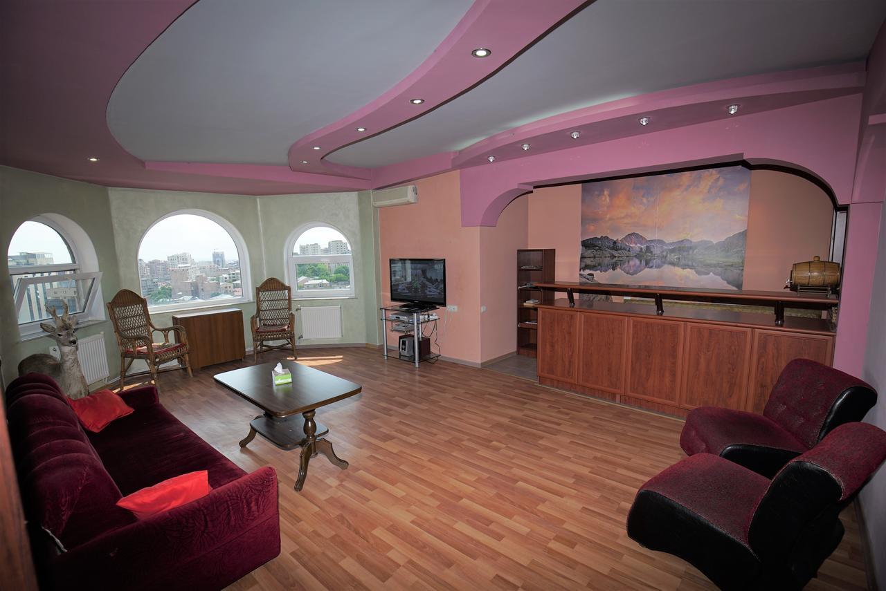 Nice House In The Heart Of The City เยเรวาน ภายนอก รูปภาพ