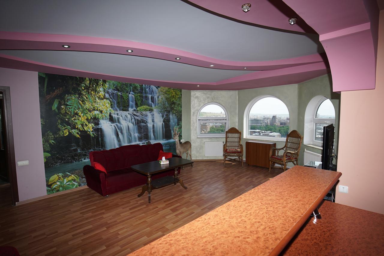 Nice House In The Heart Of The City เยเรวาน ภายนอก รูปภาพ